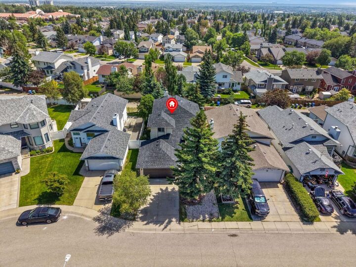 Photo de la propriété:  48 Millview Way SW  AB T2Y 2W5 