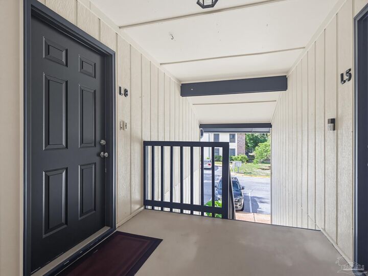 Property Photo: 2299 Scenic Hwy FL 32503