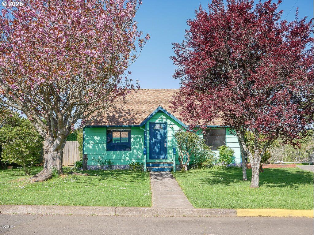 Property Photo:  1549 NW Grove St NW N/A  OR 97365 