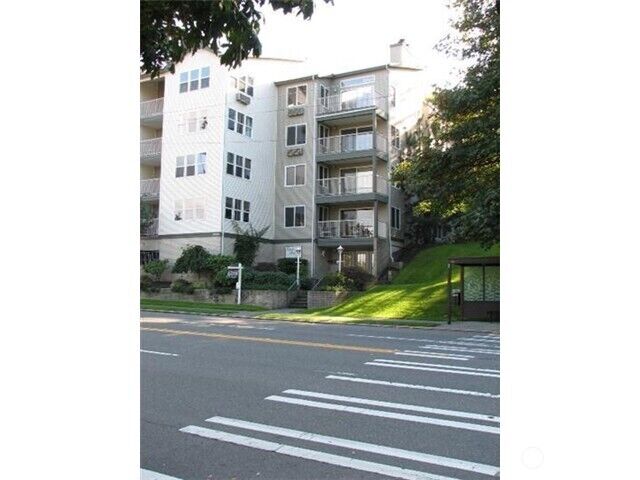 Property Photo: 965 W Nickerson Street 41 WA 98119