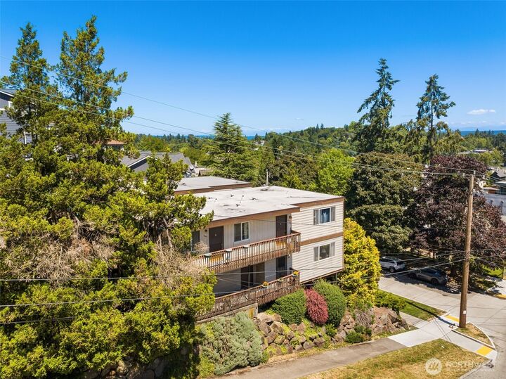 Property Photo: 201 26th Avenue E WA 98112
