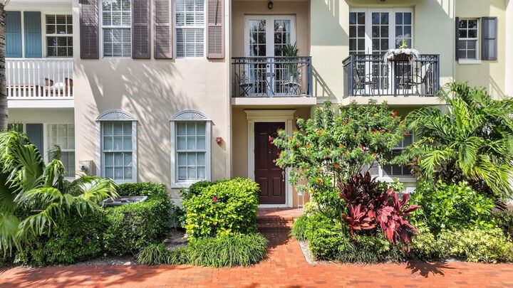 Property Photo: 1054 E Heritage Club Circle FL 33483