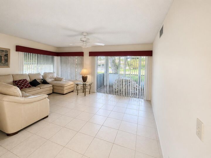 Property Photo:  5068 Rose Hill Drive 102  FL 33437 