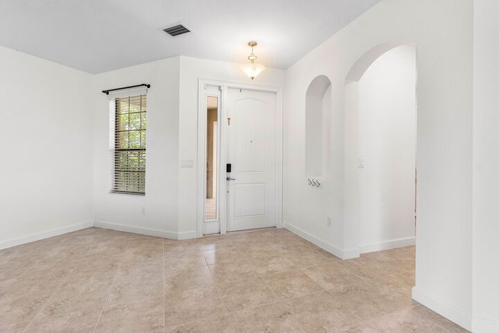 Property Photo:  5428 Sandbirch Way  FL 33463 