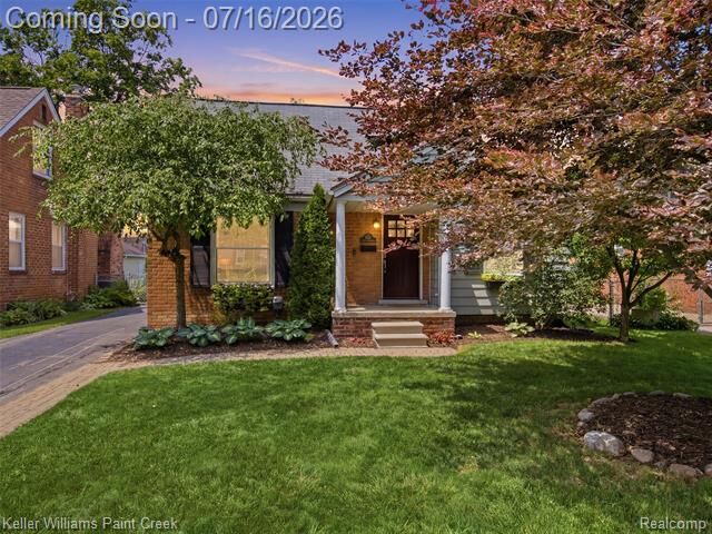 Property Photo:  2215 N Connecticut Avenue  MI 48073 