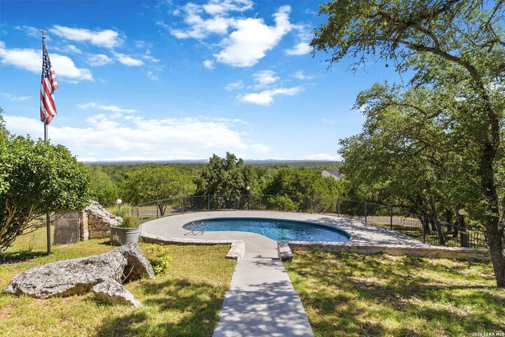 Property Photo:  318 Remington  TX 78004 