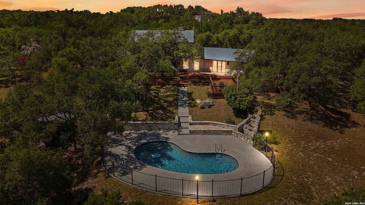 Property Photo:  318 Remington Dr  TX 78004 