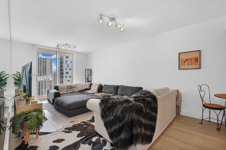 Property Photo:  185 SE 14th Ter 2810  FL 33131 