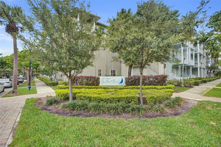 Property Photo: 417 SW 13th Ter 417 FL 33312