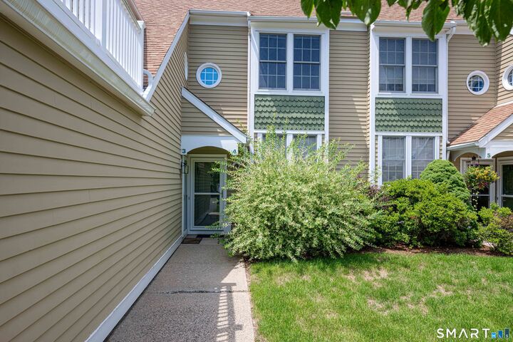 Property Photo: 600 Washington Avenue F4 CT 06473