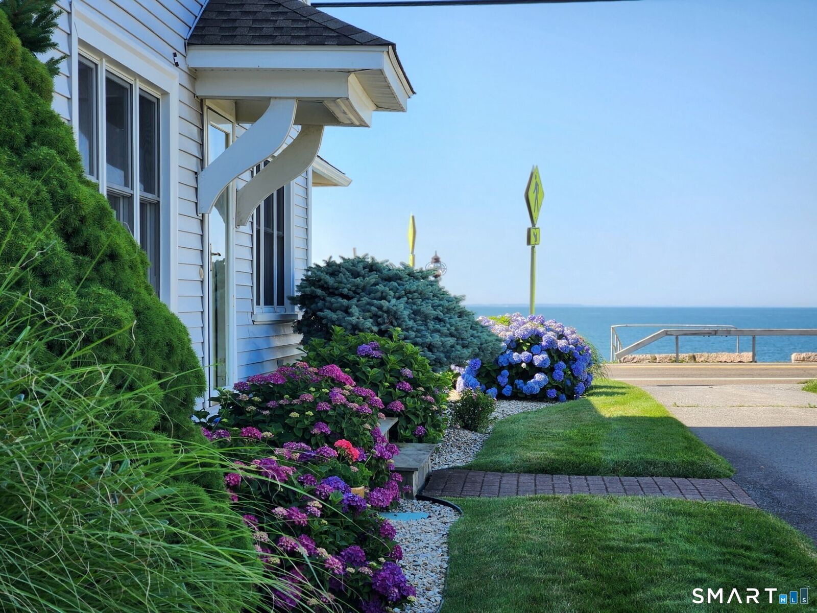 Property Photo:  420 Maple Avenue  CT 06475 