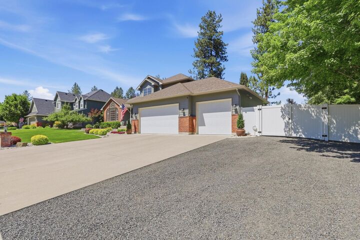 Property Photo: 1013 E Blackhawk Dr WA 99208