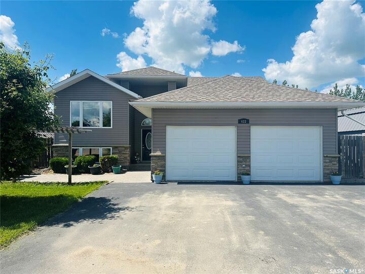 623 Forester Crescent — photo 1