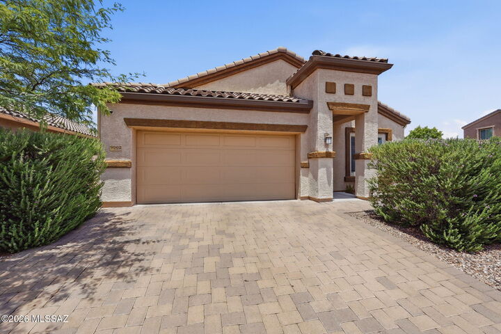 Property Photo: 9002 W Grayling Drive AZ 85653