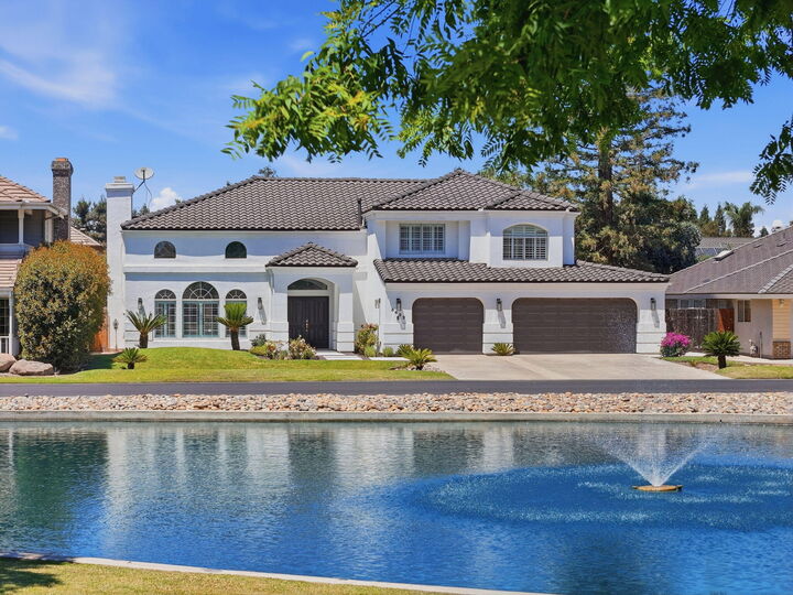 Property Photo: 5622 W Prospect Court CA 93291