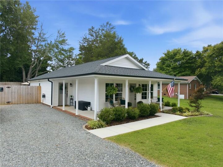 Property Photo: 408 Grandview Avenue NC 27298