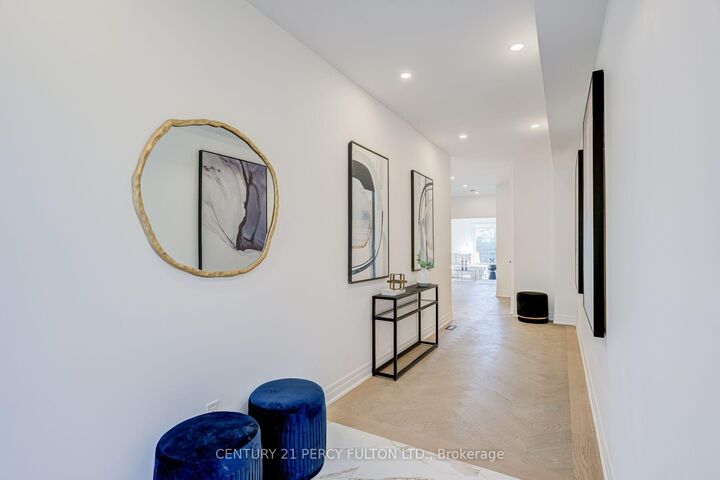 Property Photo:  6636 Clock Court 9  ON L5W 1N2 