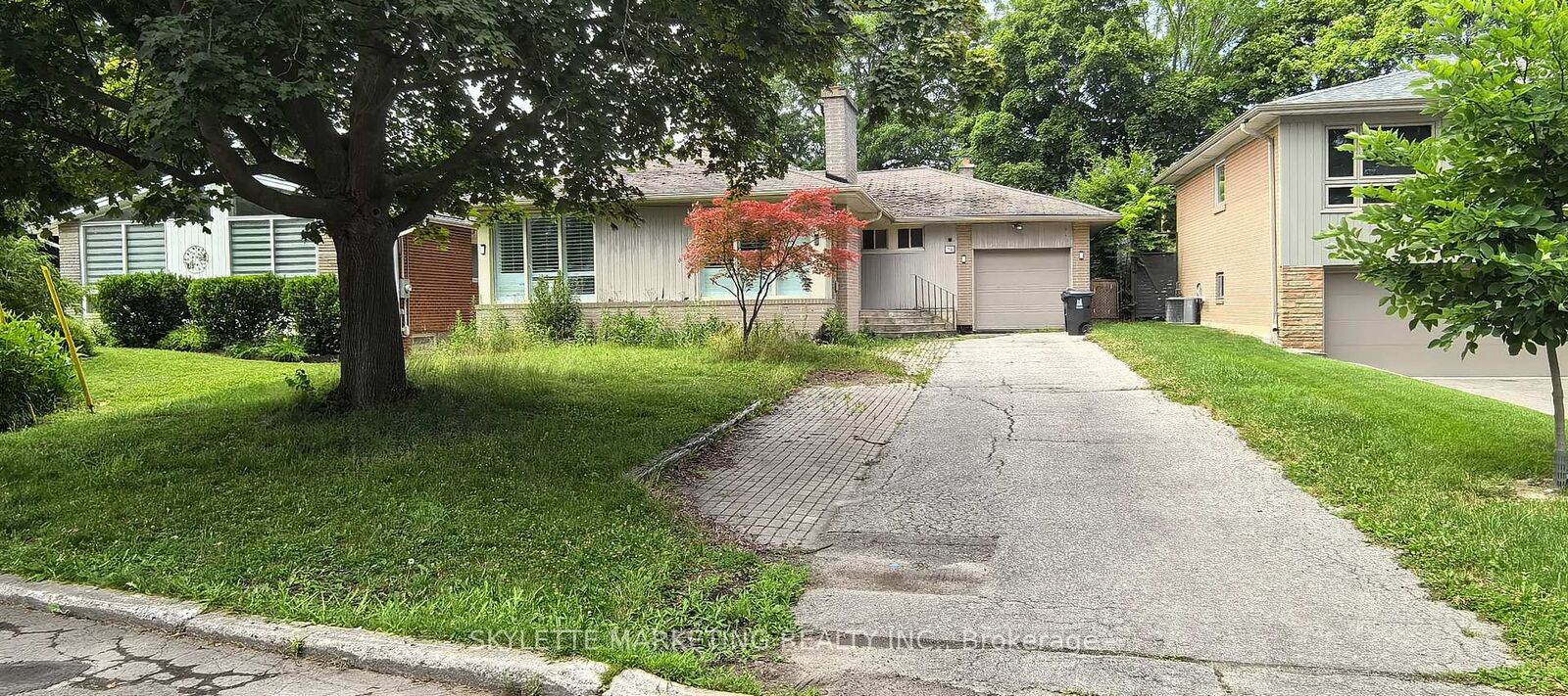 Property Photo: 34 Ravenscroft Circle Basement ON M2K 1W9