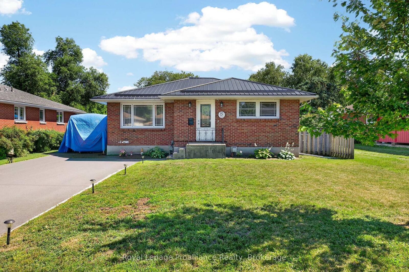 Property Photo:  81 Crestview Avenue  ON K8N 1W6 