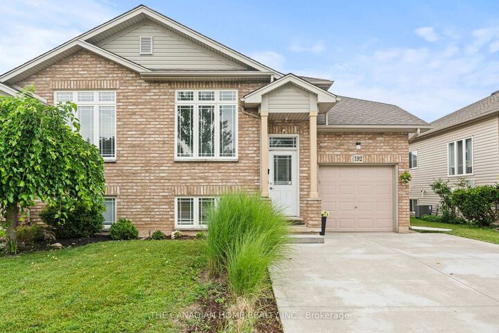Property Photo:  192 Oakcrest Avenue E  ON L3C 7K3 