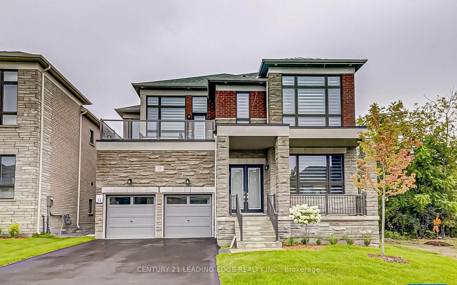 Property Photo: 37 Woodhaven Avenue ON L4G 3Y1