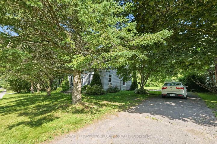 Property Photo:  20 King Street W  ON K0K 1S0 