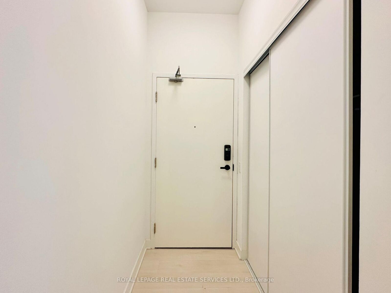 Property Photo: 3900 Confederation Parkway 323 ON L5B 0M3