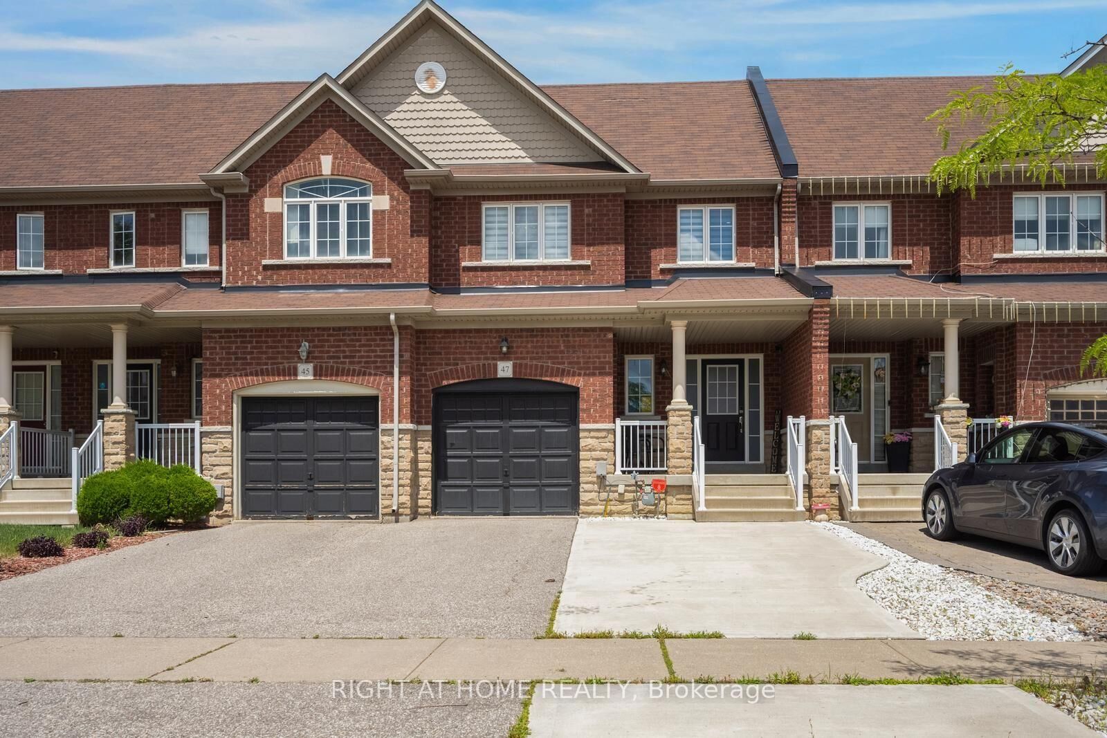 Property Photo: 47 Oklahoma Drive ON L6P 3J7