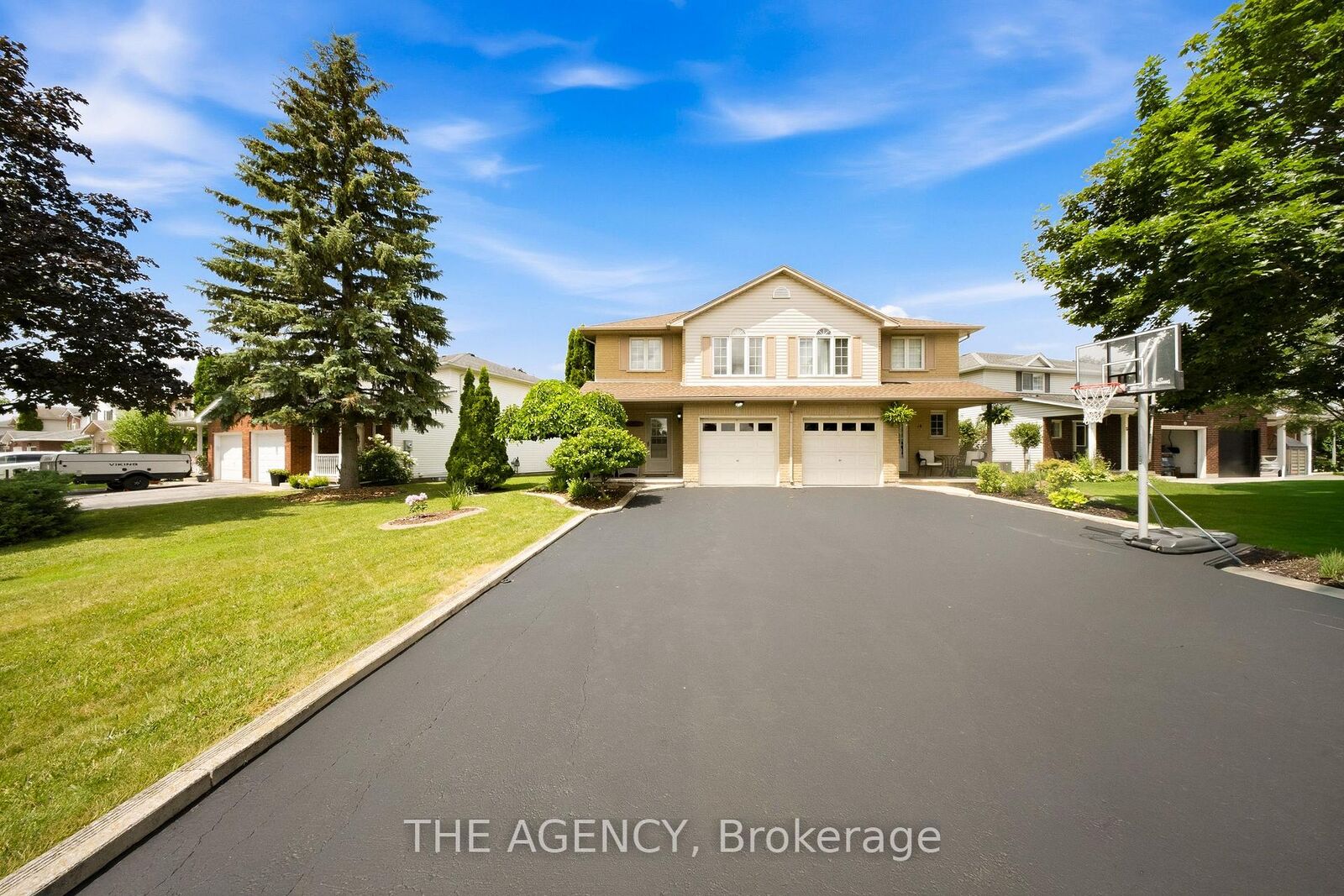 Property Photo:  16 Scottacres Boulevard  ON N3W 2K2 