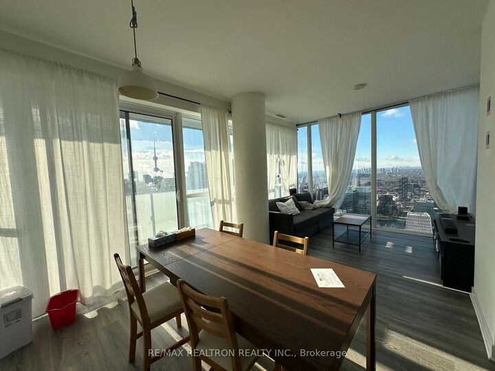 Property Photo:  15 Grenville Street 4603  ON M4Y 1A1 