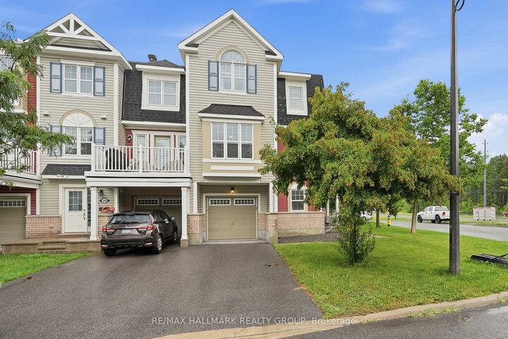Property Photo:  588 Foxlight Circle  ON K2M 0L9 