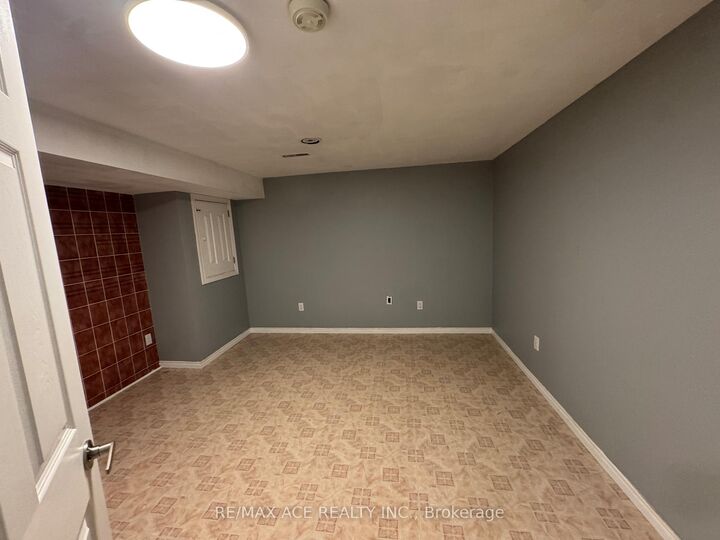 Property Photo:  392 East Avenue Bsmt  ON M1C 2W6 
