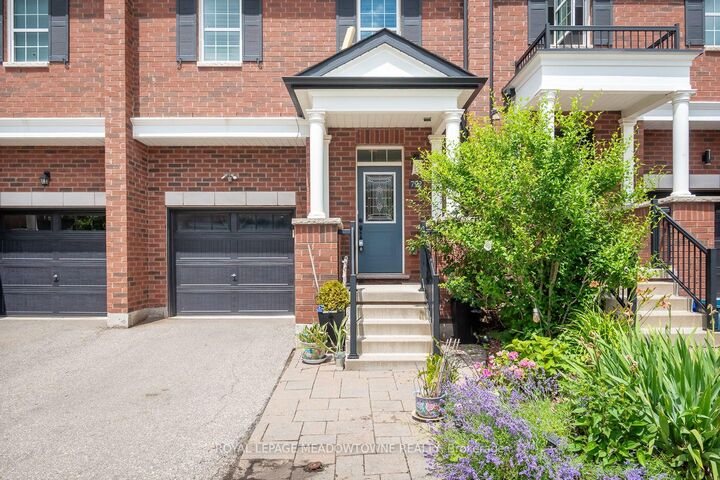 Property Photo:  792 Banks Crescent  ON L9T 9A3 