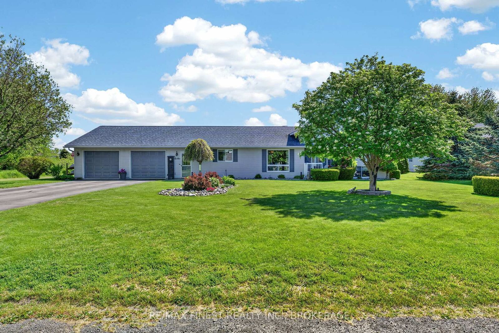 Property Photo: 3 Mary Avenue ON K0K 3L0