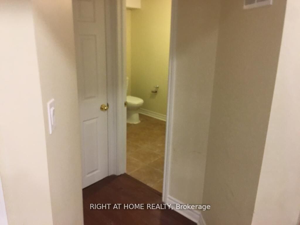 Property Photo:  5813 Raftsman Cove Street Basemnt  ON L5M 6N9 