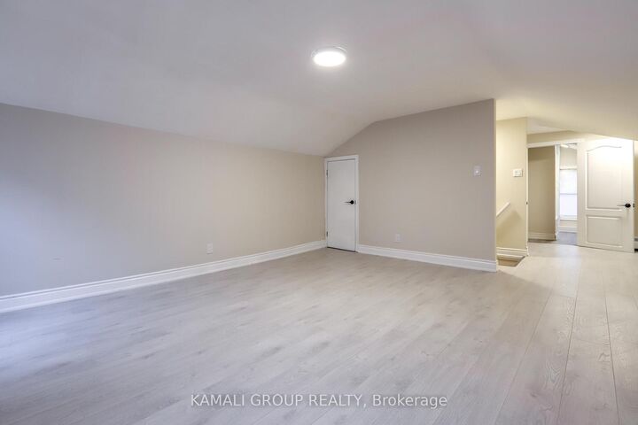 Property Photo: 81 McMillan Drive Unit 3 ON L1G 3Z7