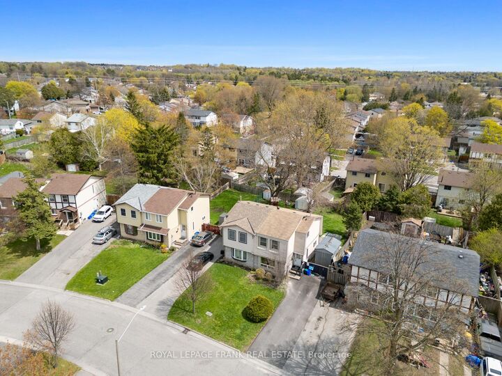 Property Photo: 521 Gaylord Drive ON L1K 1L4