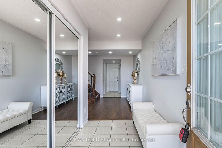 Property Photo: 50 Ganton Heights ON L7A 0T3