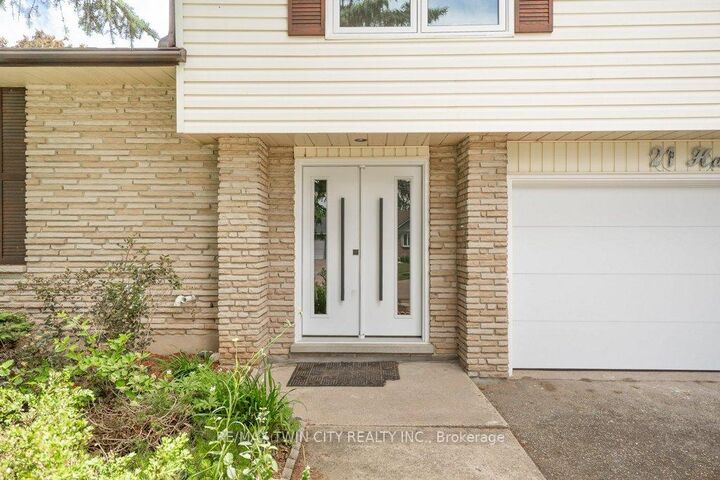 Property Photo:  21 Halliwell Drive  ON N2B 2M5 