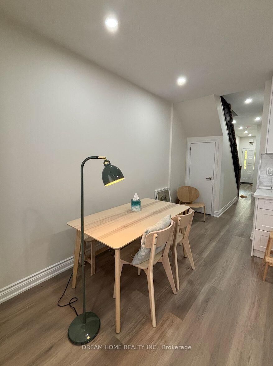 Property Photo: 138 Robert Street 101 ON M5S 2K3