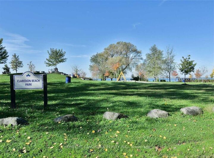 Property Photo:  212 Ways Bay Drive Unit 2  ON L4P 2M7 