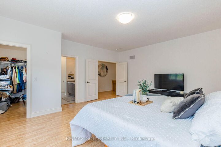 Property Photo:  53 Betty May Crescent  ON L9N 1S2 