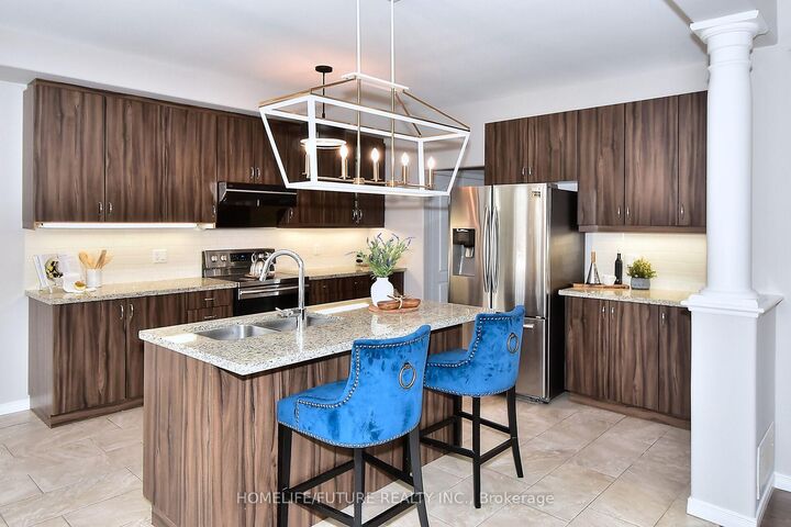 Property Photo:  39 Summer Lane  ON K9K 0G4 