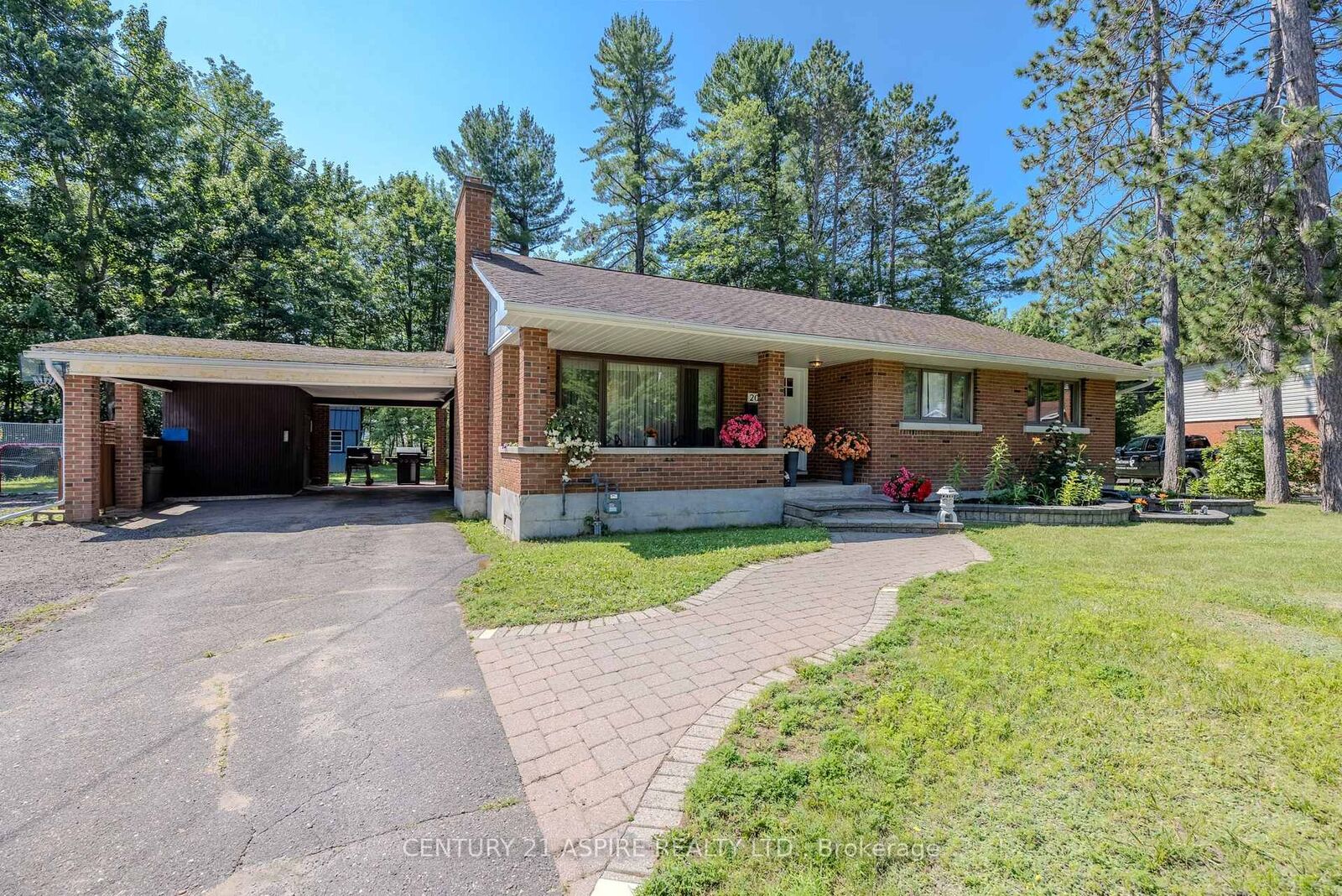 Property Photo:  20 Kramer Avenue  ON K8H 2A2 