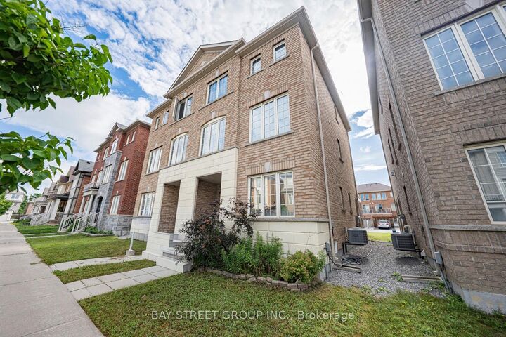 Property Photo:  13 Highbury Court  ON L6B 1J7 