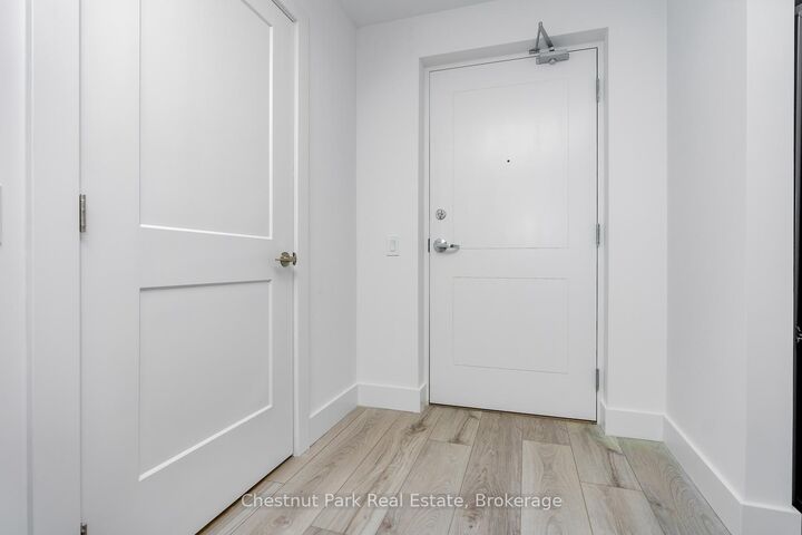 Property Photo:  4 Kimberly Lane 515  ON L9Y 5K8 