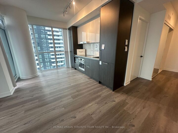 Property Photo:  225 Commerce Street 4112  ON L4K 0R1 