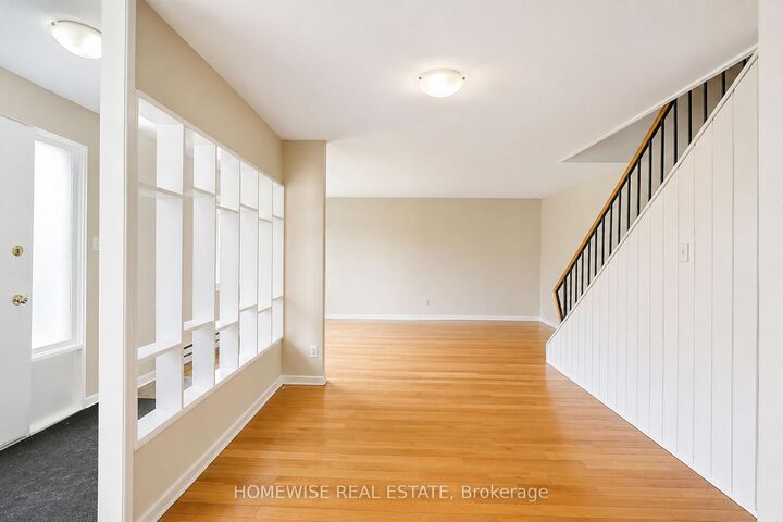 Property Photo: 1350 Winding Trail 33 ON L4Y 2T8