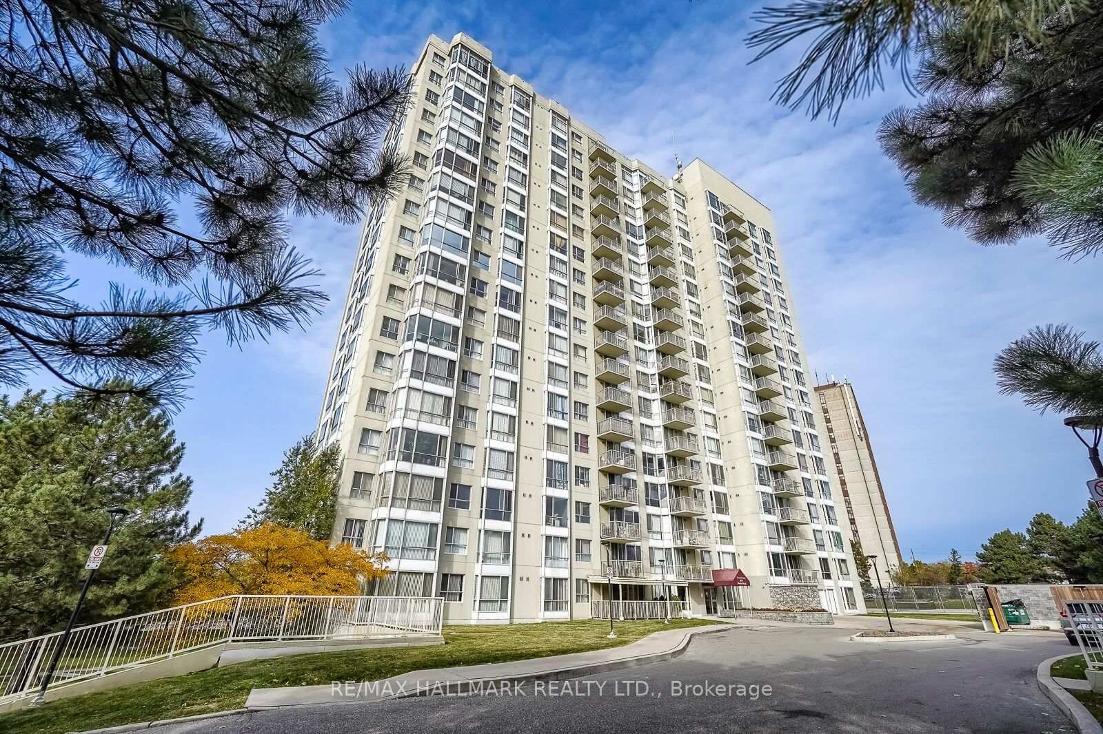 Property Photo:  3077 Weston Road 1705  ON M9M 3A1 