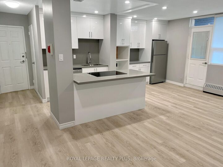 Property Photo: 3065 Queen Frederica Drive 402 ON L4Y 3A3